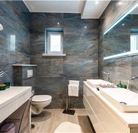 3 bedroom villa with infinity pool in Mlini, sleeps 6